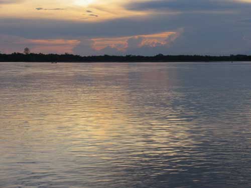 El río Caquetá a la altura de Curillo
